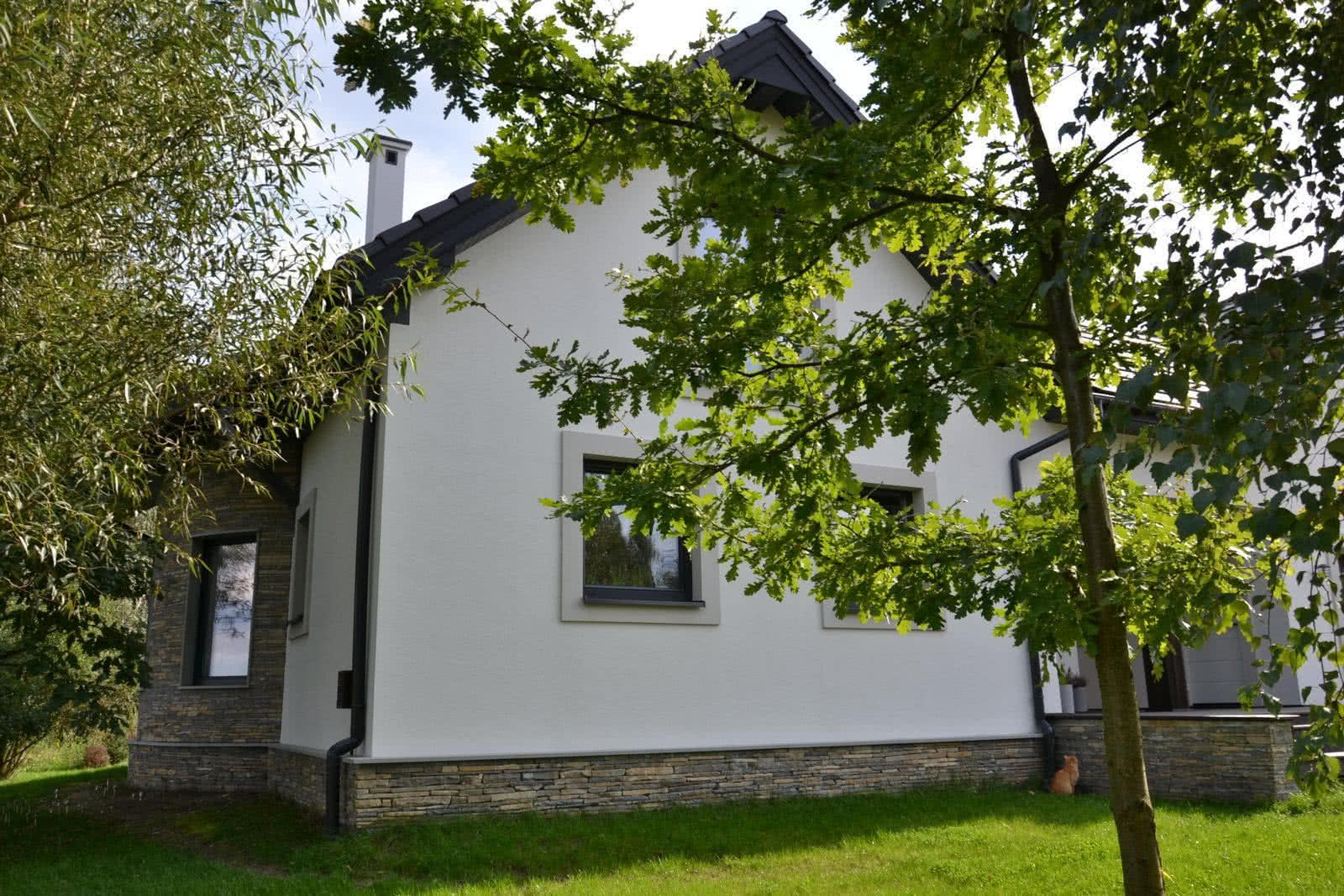 Cokół wykończony kamieniem naturalnym. fot. Lilianna Jampolska