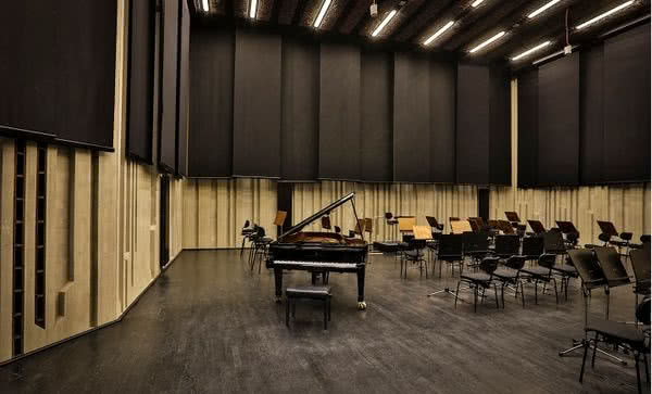 Rolety ANWIS w nowoczesnym obiekcie - Centrum Kulturalno-Kongresowym Jordanki